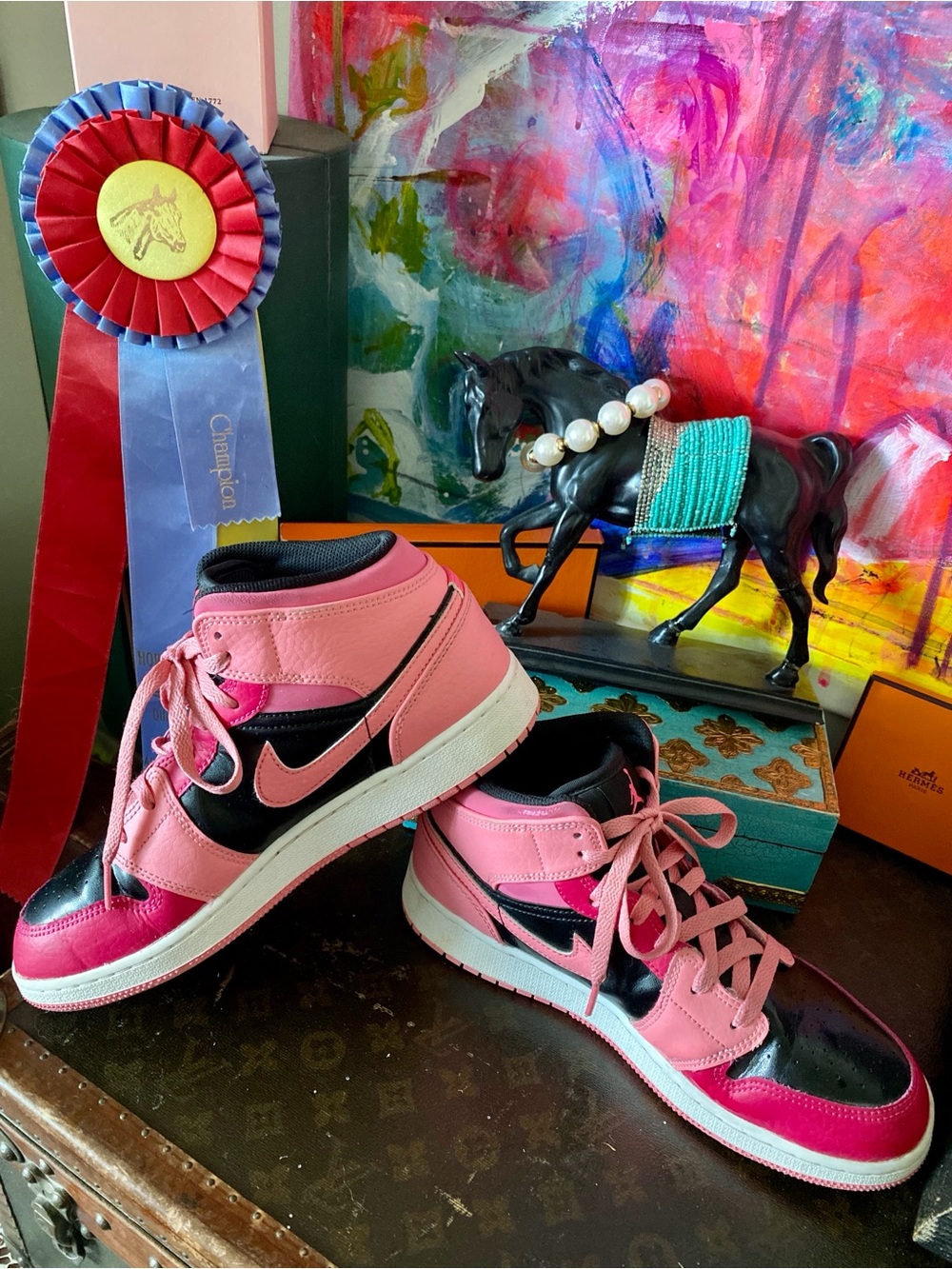 Adorable Vintage AIR JORDAN Kids tennies sneakers PINK Kids size 7 Y
